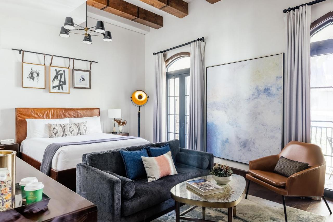 فندق فيجيروا لوس أنجلوس المظهر الخارجي الصورة A guest room at the Hotel Valencia