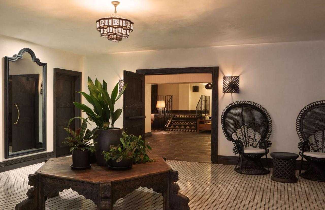 فندق فيجيروا لوس أنجلوس المظهر الخارجي الصورة The interior of the hotel
