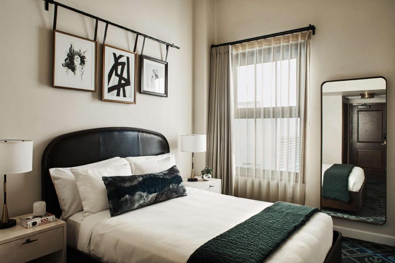 فندق فيجيروا لوس أنجلوس المظهر الخارجي الصورة A bedroom at the Hotel Zags