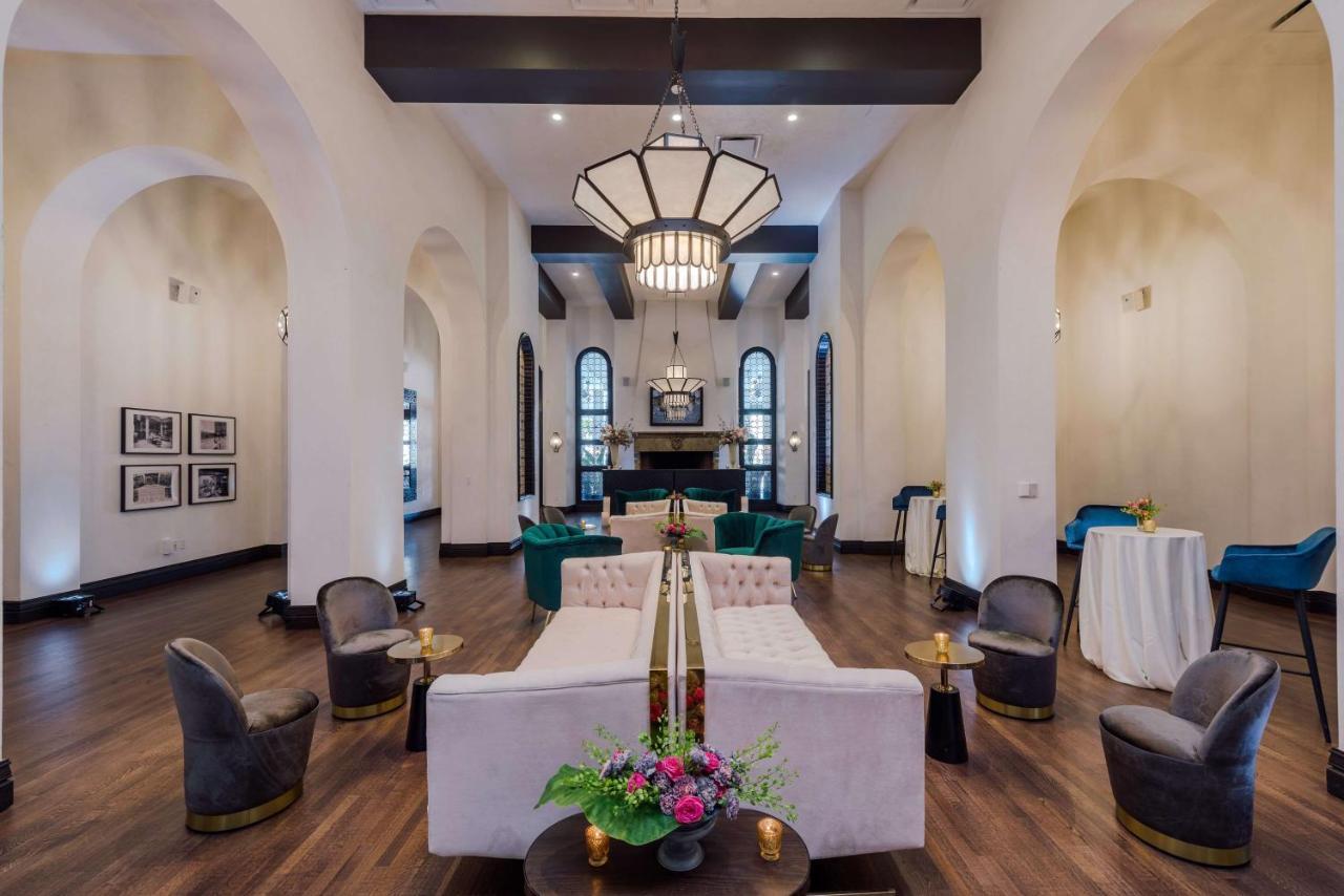 فندق فيجيروا لوس أنجلوس المظهر الخارجي الصورة The interior of the hotel