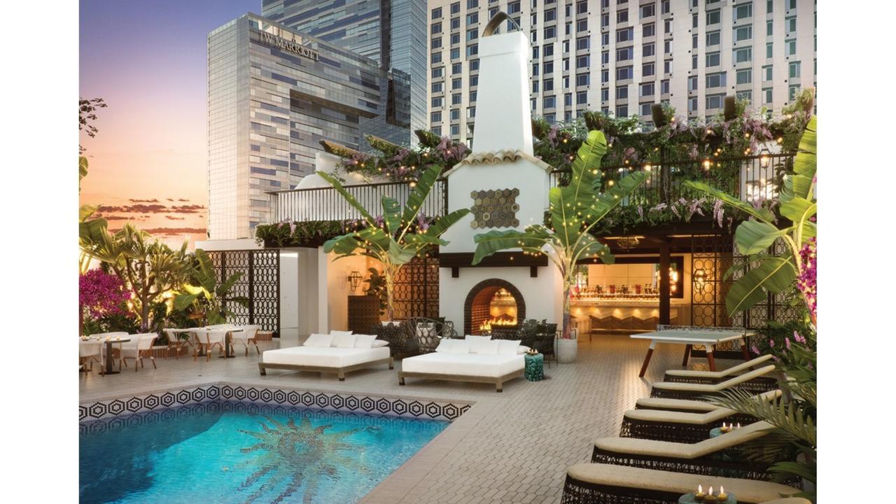 فندق فيجيروا لوس أنجلوس المظهر الخارجي الصورة The rooftop pool at the Beverly Hills Hotel